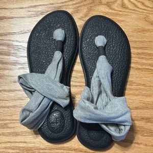 Sanuk Yoga Sling sandal, size 5.